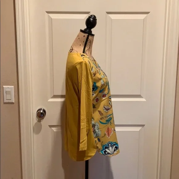 Van Heusen mustard colored print Top - Picture 3 of 5